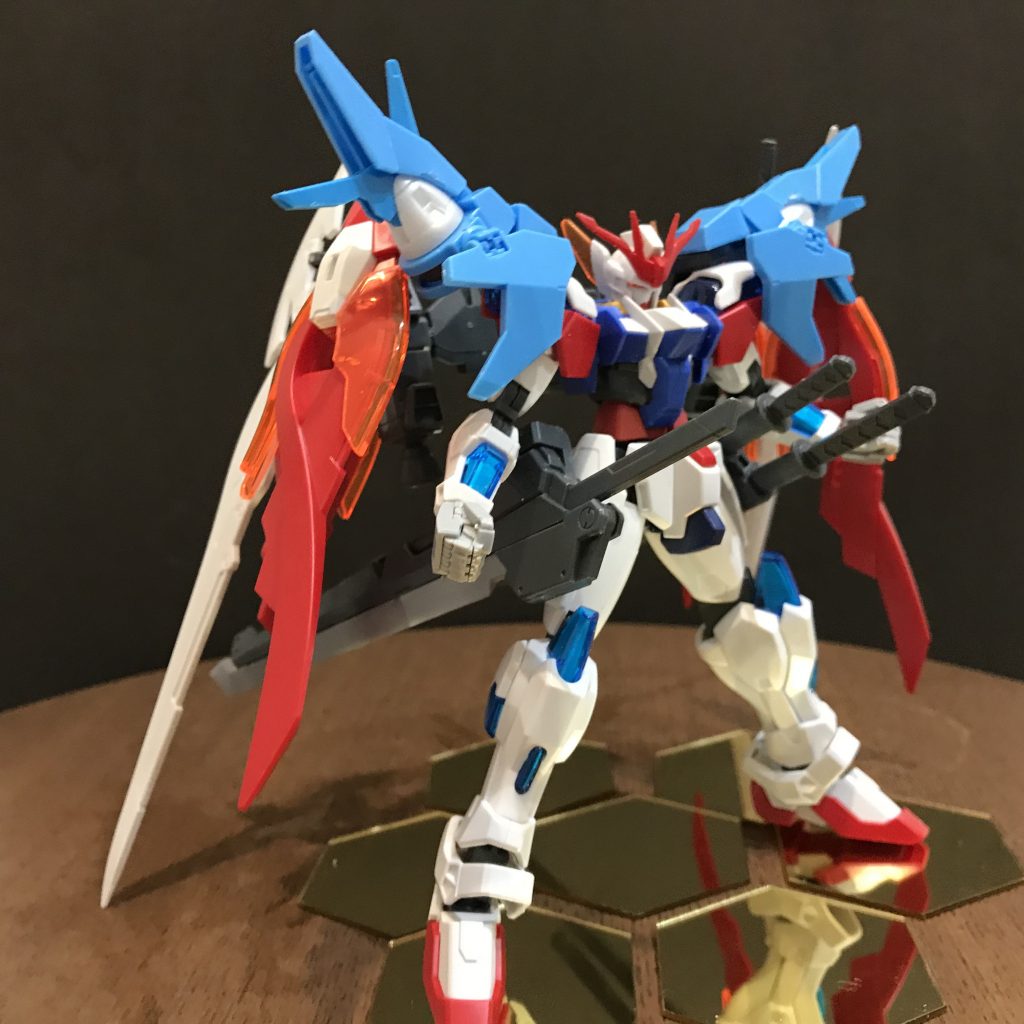 一番初めのミキシングした状態。ダブルオースカイとウイングゼロ炎を組み合わせることを決め、悩みましたが、腕や脚はトライバーニングにすることにしました。