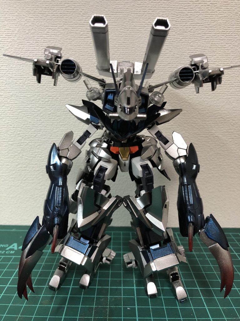 コアドッキング!
ビーストガンダム・アポカリプス!
「黙示録の獣」っていう言葉から想像して生まれました。
武装は両手のみ。
sick‘s(シックス)
6本の爪の先に機能不全を起こす微小な粒子を塗布してあるので赤い(という設定)