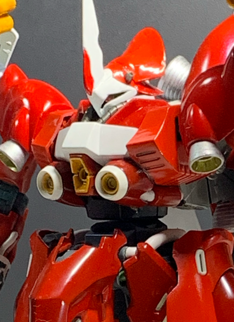 胴体拡大HGヤクト・ドーガの素体にHGサザビーのヘソとクシャトリヤの胸を移植さらにサザビーの外装で肩幅延長。しかし、まだパテを知らない時の作品の為スキマが気になる😅手直ししたいけど、もう居ない😭