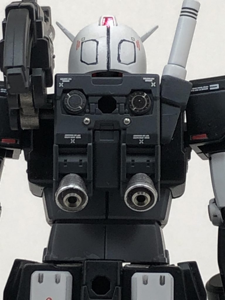 スラスターは、キットのものをふち薄加工してからピンバイスで開口してメタルノズルを埋め込みました。