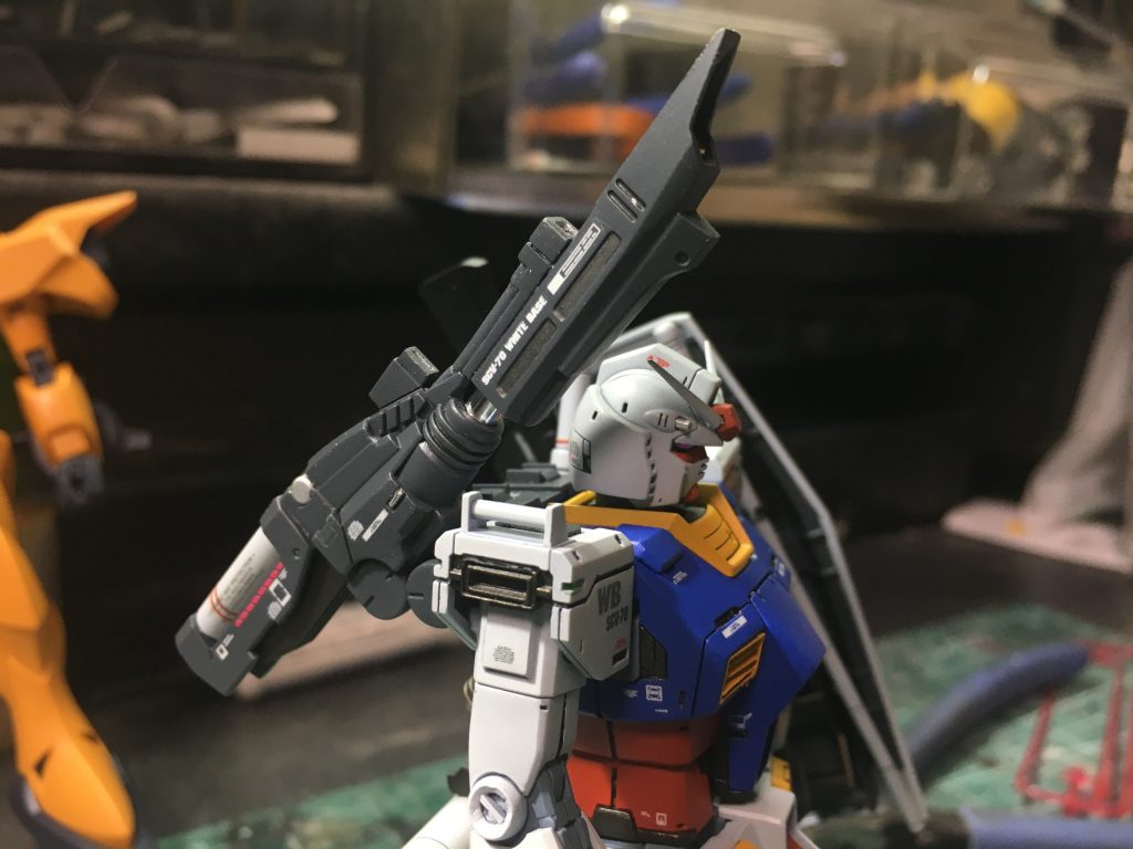 適当なジャンクパーツでビーム兵器化。
オリジナルのデザインを残しつつアレンジしました。