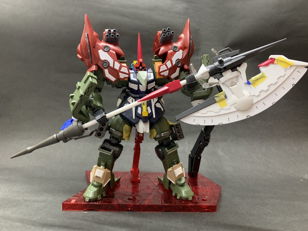 塗装前。ドライセンは頭と体だけ。腕足は1/100のティエレン、肩はSDネオジオング、大型ヒートホークはプラ板、プラ棒、ジャンクで形を整えました。