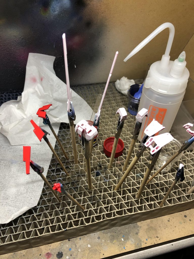 白サフから赤塗装へ