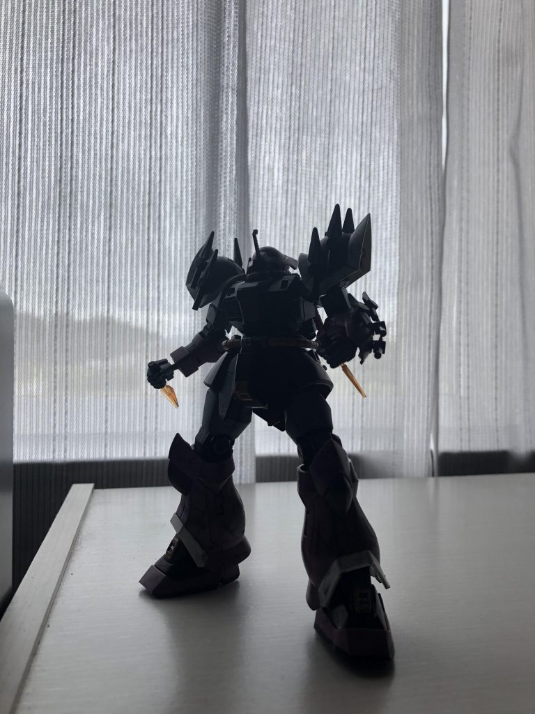 謎に包まれた感を出してみました。