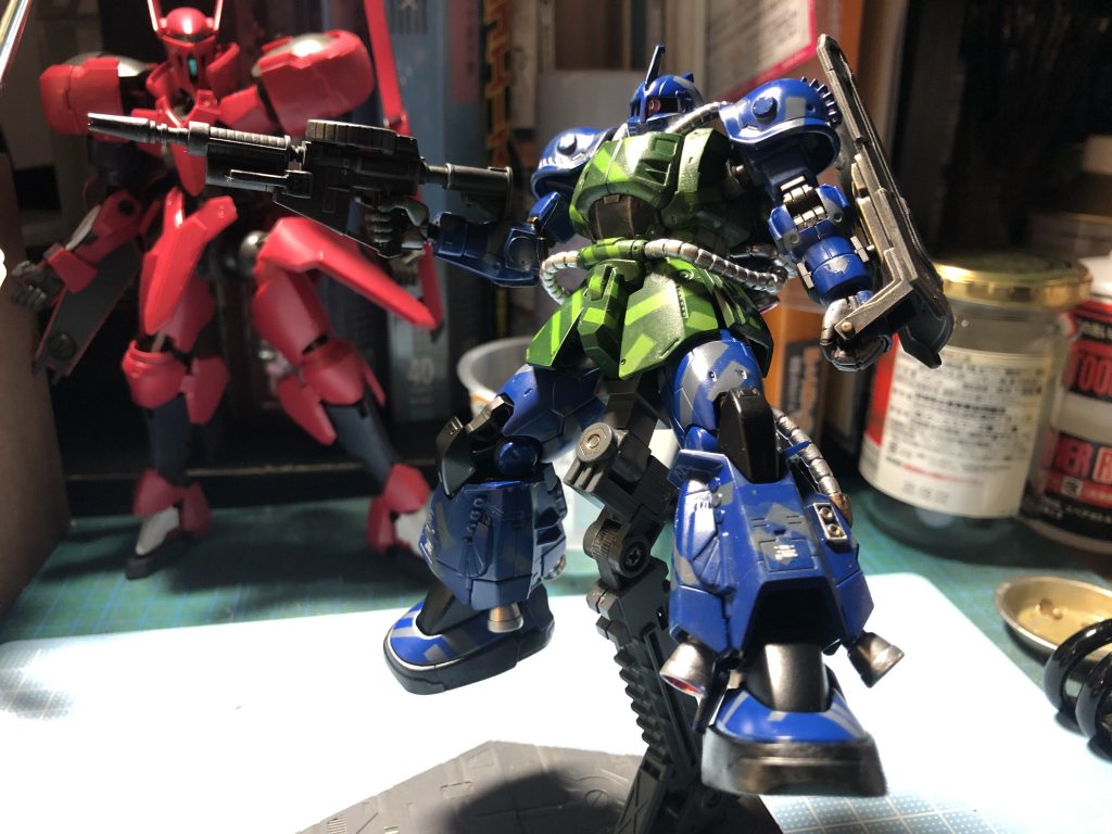 R型ザクの脚はブグに使用