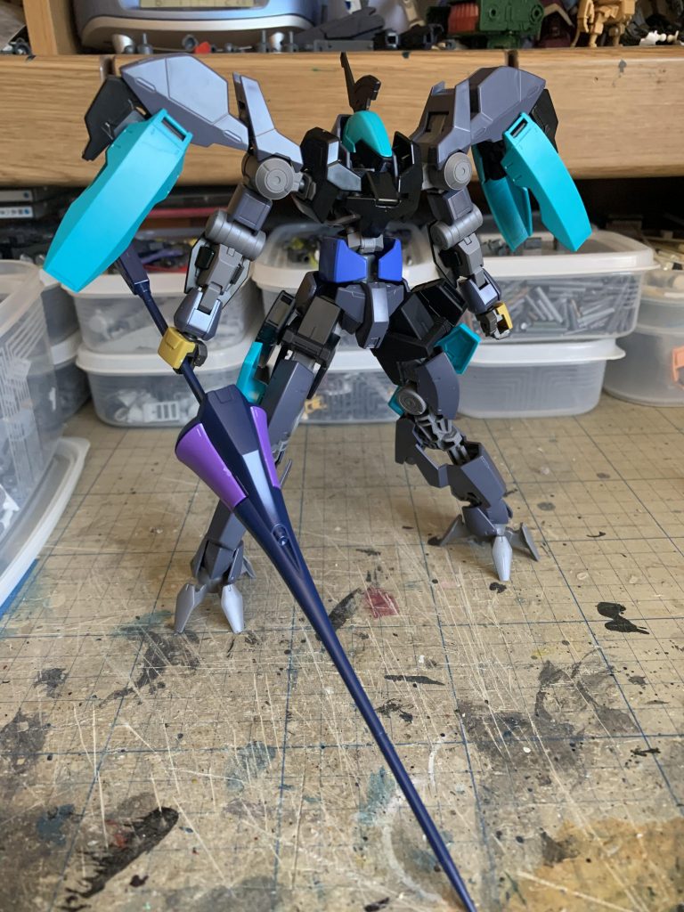 腹部の延長と追加装甲としてヘルムヴィーゲのパーツを持ってきました。