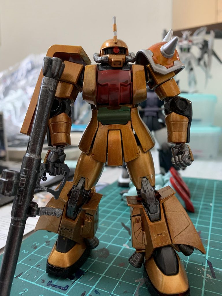 もともとアニメ版のサンダーボルトのラストに登場する金色の?サイコザクマークIIを作るつもりだったのですが…なんか違う感からしばらく放置していました。