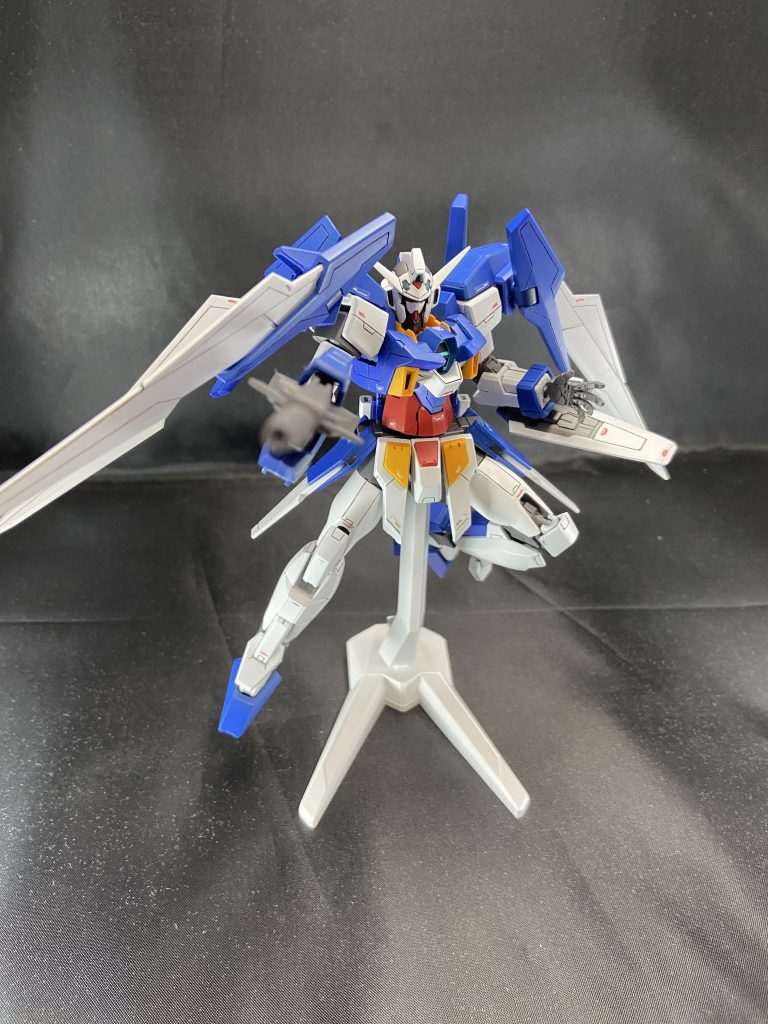 膝パーツを分割し独立可動出来るようにしました。脚部が短く感じたので膝パーツの位置を変えることで長く見えるようにしています。