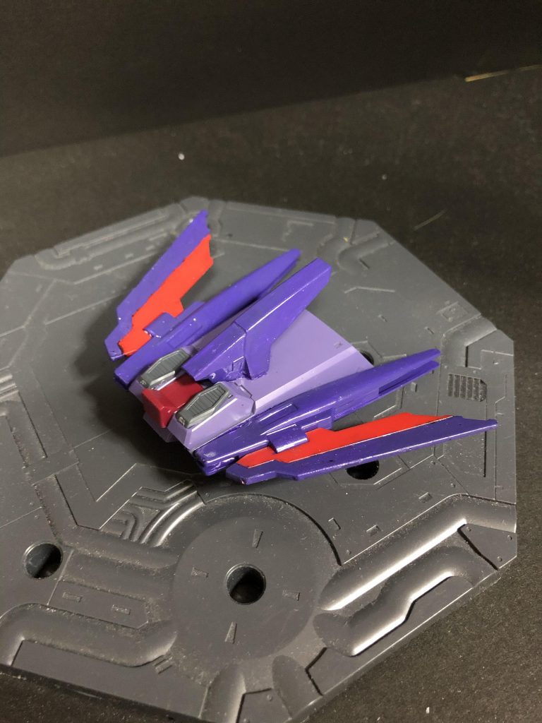 カイザーポット

背部腰の装甲が分離し、緊急用脱出ポットに変形した状態。