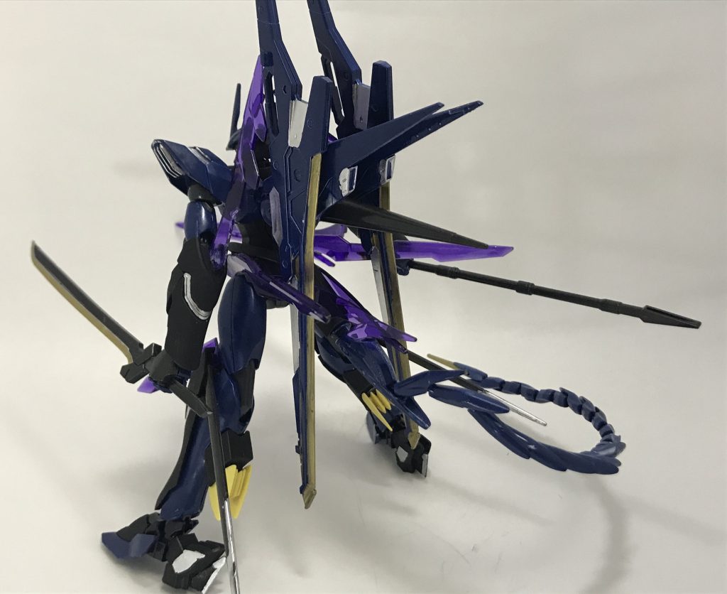 バックです。
まさに背中で語るガンプラって感じです。