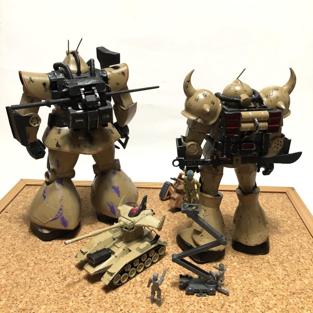 以前作った1/100ドムと

この並びをやりたかったんです♪♪

モノアイは消しました。

川口名人の砂漠グフよりスポンジチッピング入れました。
幾多の出撃を連想させてくれる。