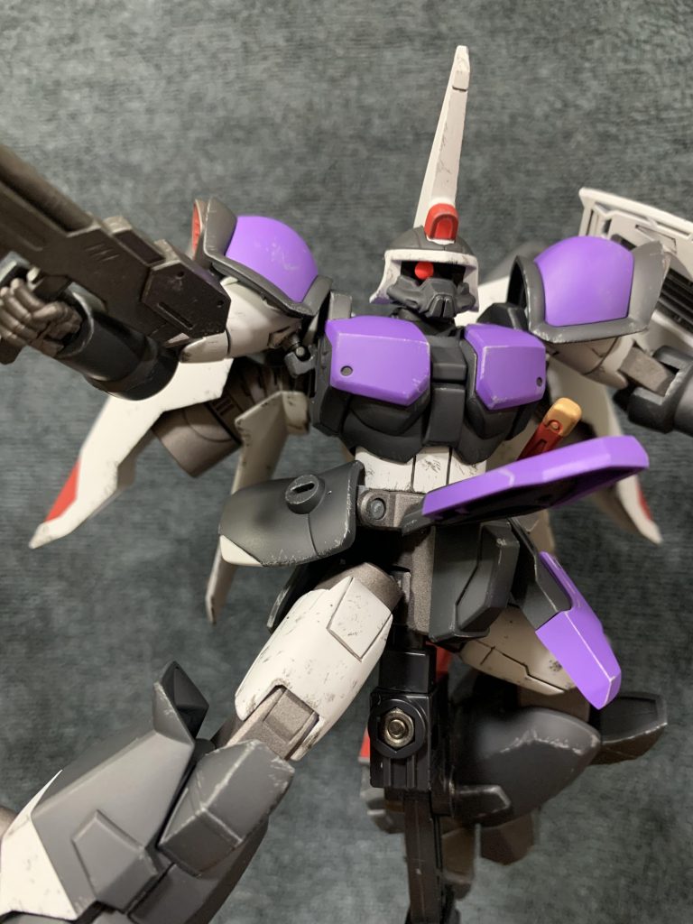 股関節は他キットの多軸ジョイントを取り付けられるように整形し、開脚範囲を大きくしています。