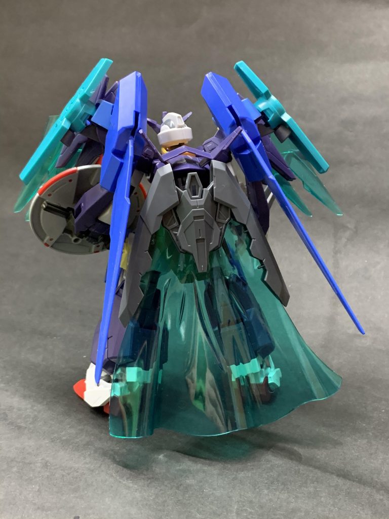 肩のパーツはアメイジングエクシアとグレイズ