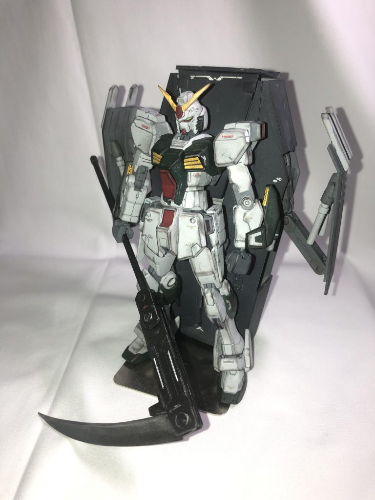 武装の鎌は折りたたみ可能。棺桶もアームの折りたたみが可能です。