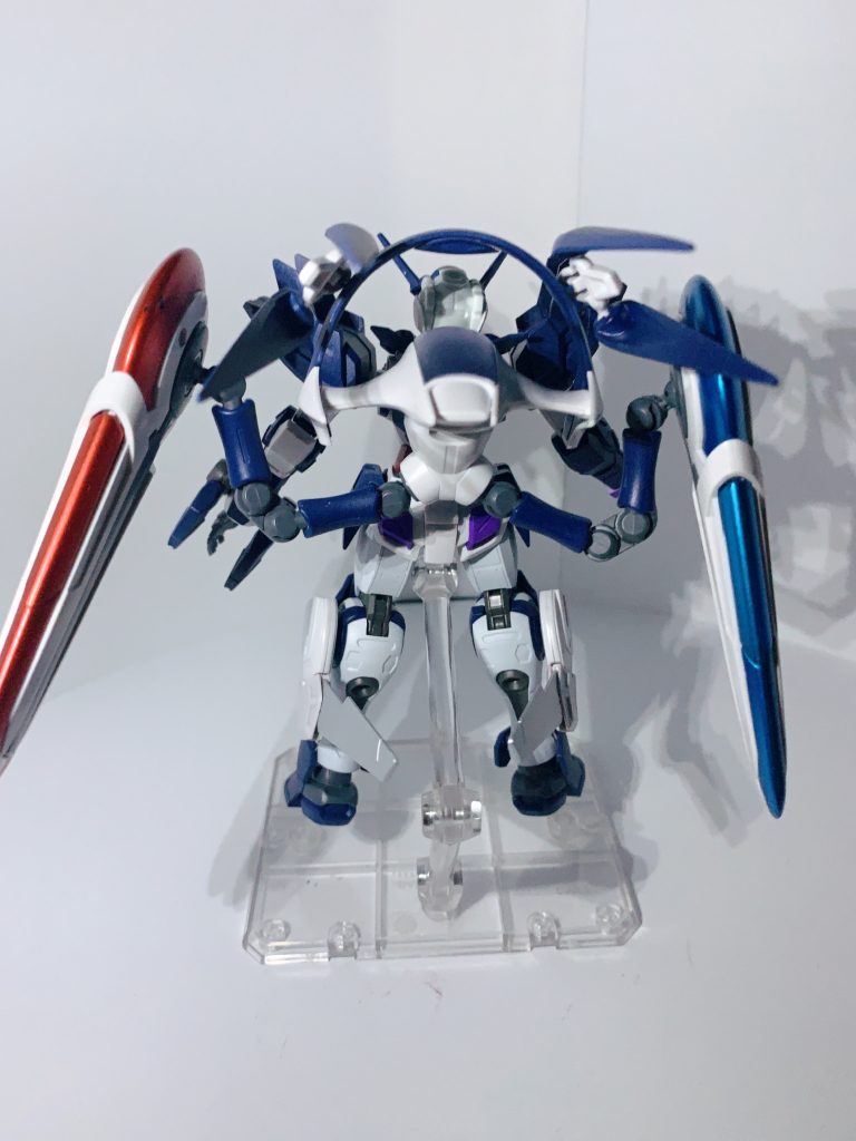 配色に関しては、*第1回で投稿したエクシアのリベンジ*です。ライフルも塗り替えようかなとは考えたんですけど辞めました!
_________________________
○*左手の改造*
Gエルスの爪を外してあとの余分な場所は、切って切ってぶった切りました!
爪の可動部も、ピンが短くて2つつけるには厳しかったので、薄く削ったり干渉しないように、逃げ部を設けて何とか形にしました!