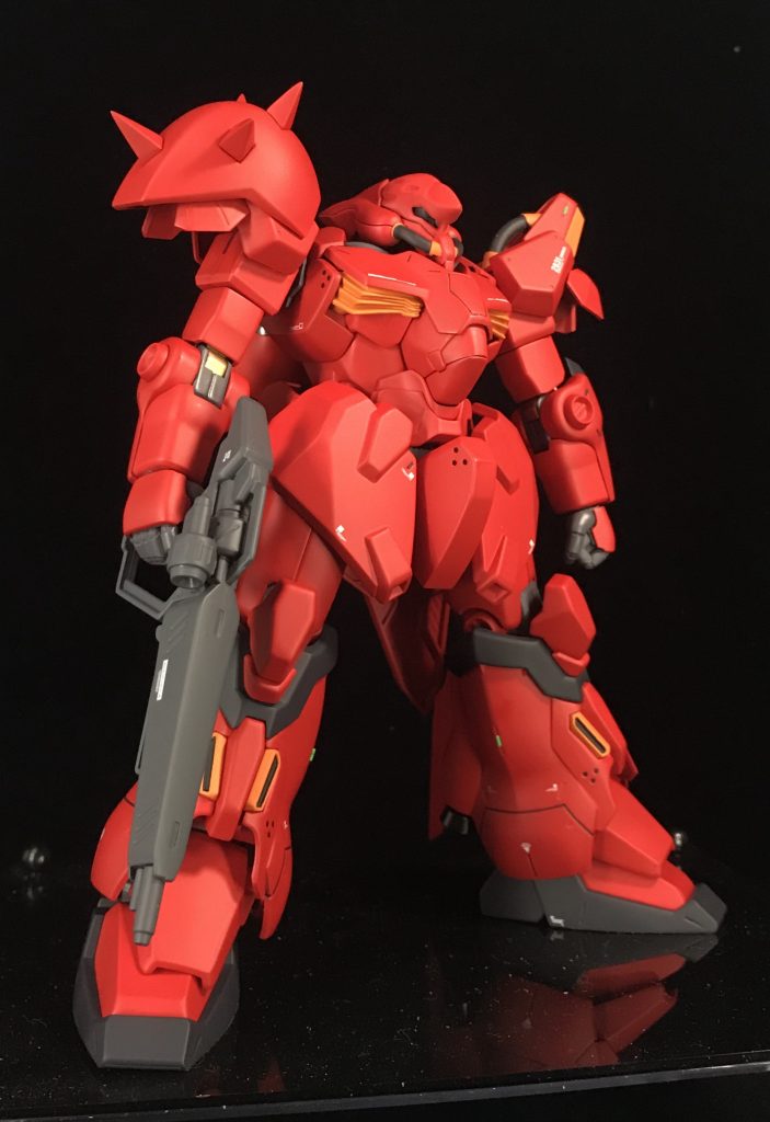 ・肩のスパイク5箇所は削り込んでシャープ化
・全体的にだるくて大味な感じなので、面出しを中心に作業
・モノアイレールを開口して、裏面にラピーテープを貼ったHアイズを埋め込み
・マニピュレーターはロボマニ丸指2Lに変更
・グリーンポイントを各部に配置