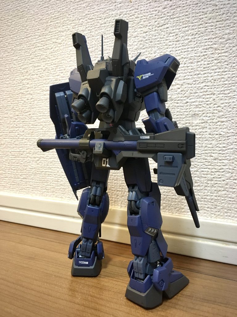 成形色と極一部の塗装と艶消しの状態です。これはこれで、有りなんですが、やっぱり青いな…。

ご覧頂きありがとうございました。