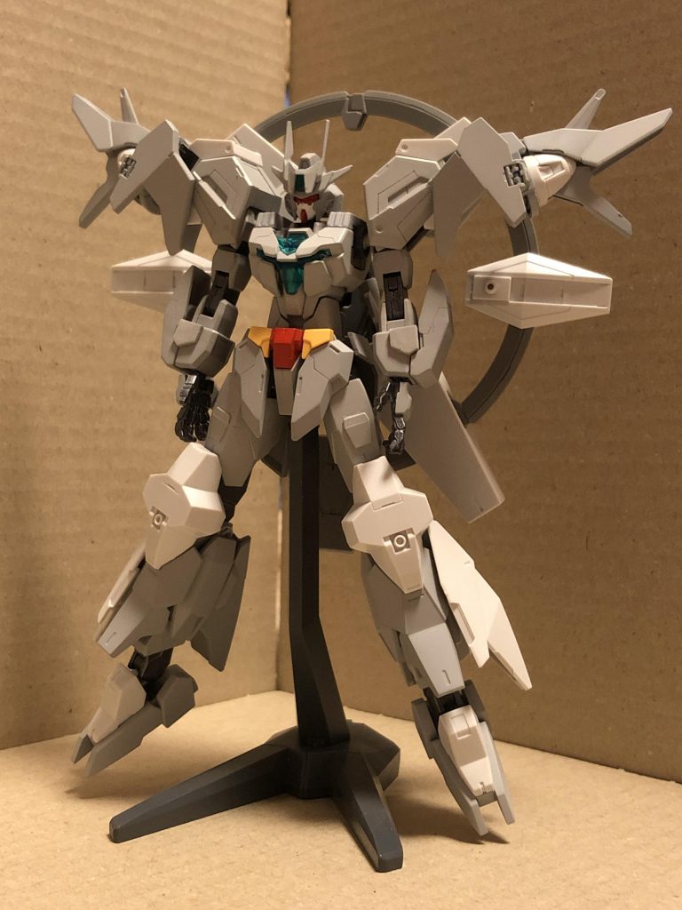 バックパックを最新のネプテイトガンダムのヴォワチュール・リュミエールユニットにしてもいいかなぁ、と迷いましたが最終的には今のかたちにまとまりました。