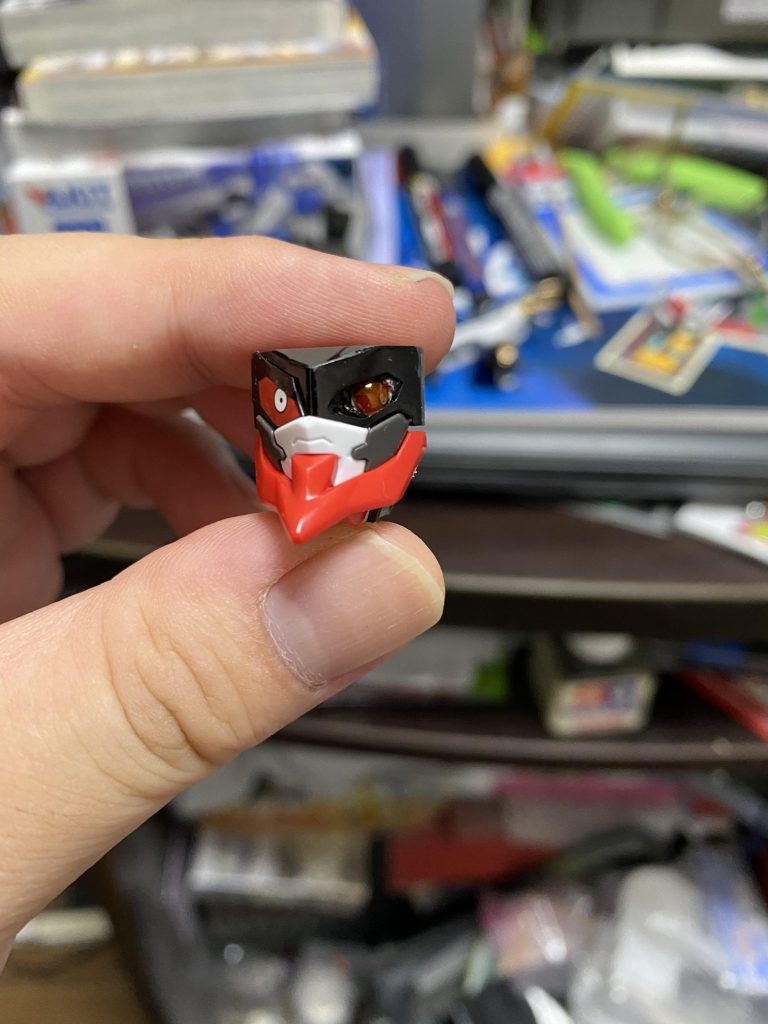 オッドアイにしてあります。