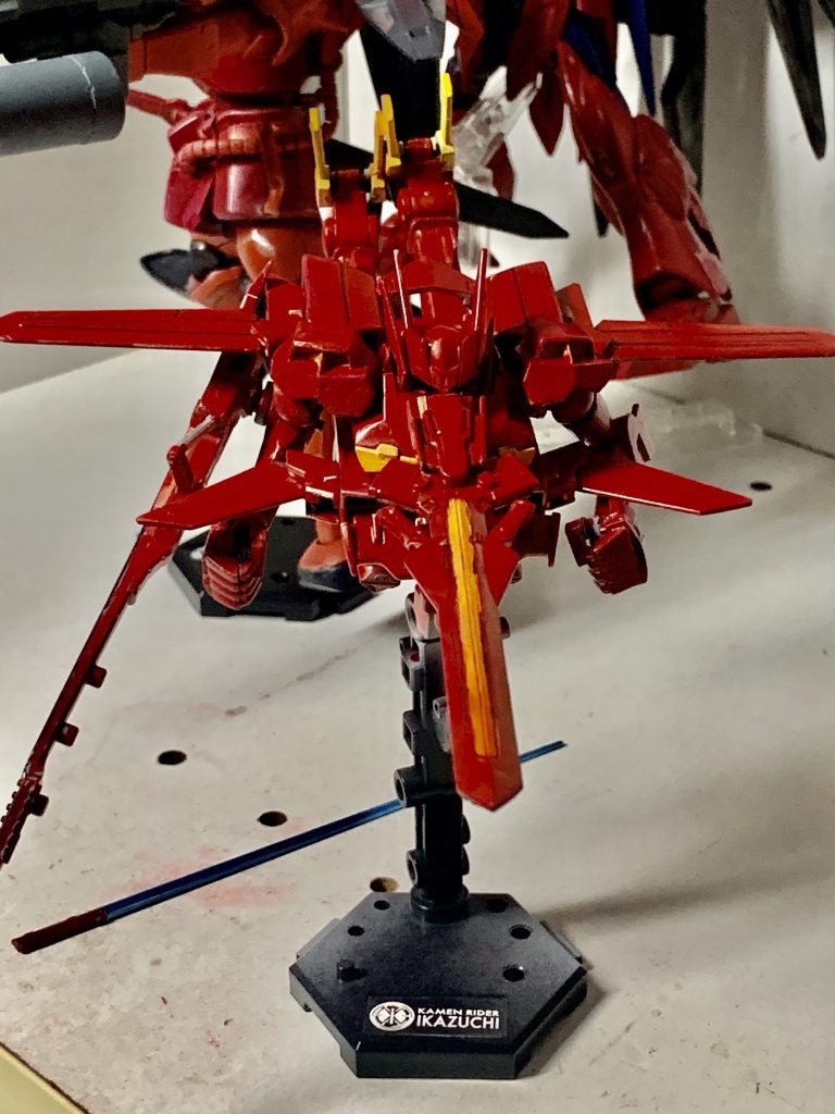 スペックは普通のフラッグの3倍!ではないが当然のように行われたリミッター解除と本人の士気向上に伴いガンダム相手に猛烈にアタックを仕掛けられる機体になっている