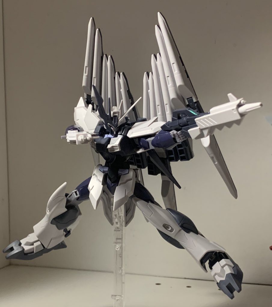 本家ニューガンダムを作ったことが無いので人生初のフィンファンネル作成でした!2つあると羽みたいでかっこいいですね
