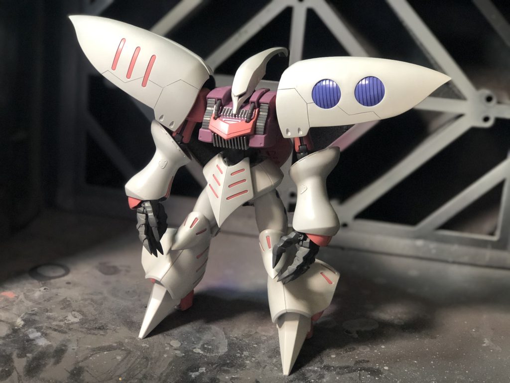 基本塗装が終わった図。
この後爪と腹部だけメタリックで塗装し直してます。