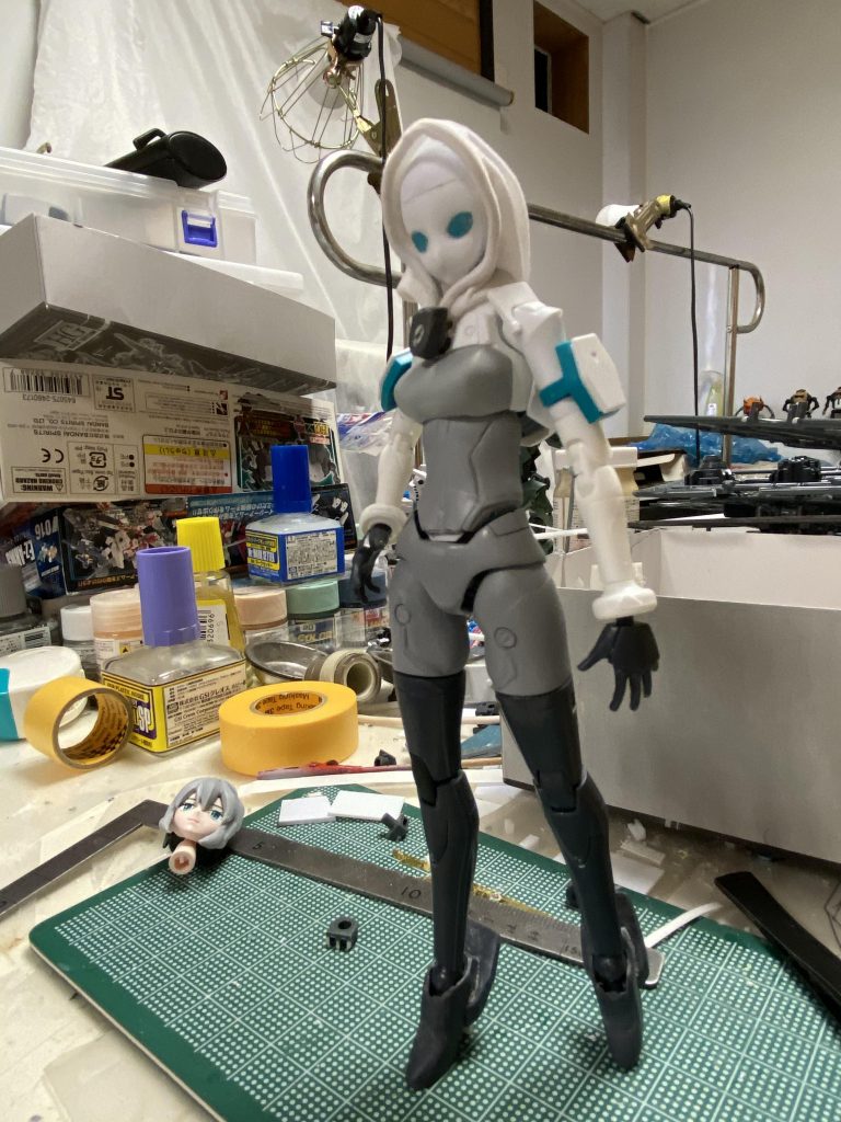 最初はスパイダーグェン作ろうとしてました。
フードがどうにも上手く行かずに苦戦して、
最初に考えていたモチーフに作戦変更しました。