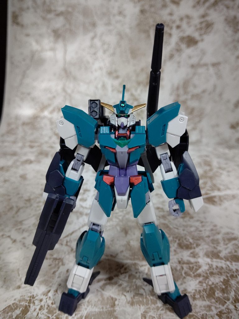 そしてこちらがヴィートルーガンダム。アンテナとポイントだけレオパルド風。レオパルドなら黄色がいいんじゃないの?と今思った。