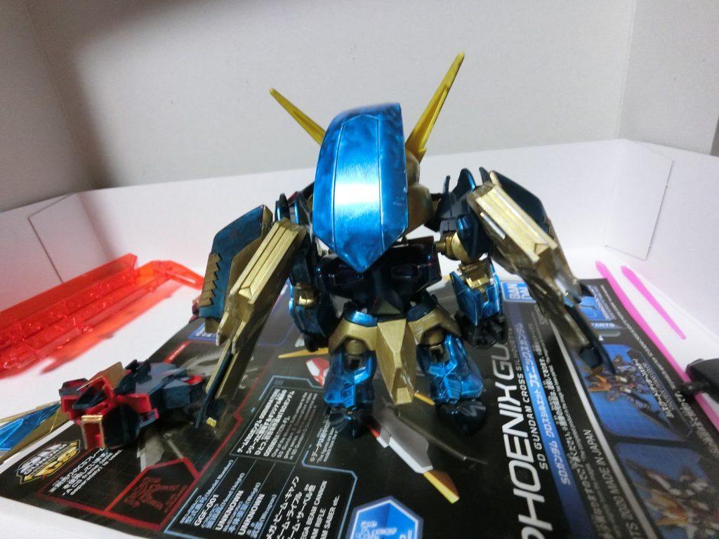 後ろから。塗装はガンダムマーカーで塗って、乾いてからもう一度塗る二度塗りに