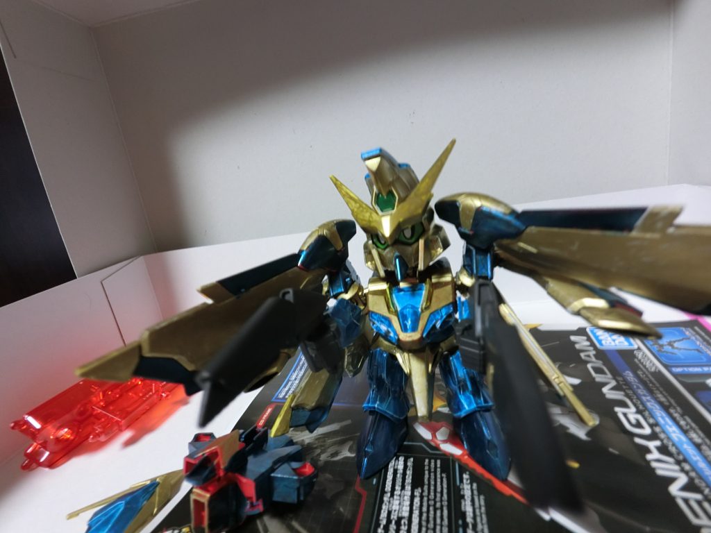 ビームライフル持った状態。差込口によって発射する玉の種類が変わるのかな？って思ったり。仮面ライダー鎧武の火縄橙ＤＪ銃のネタデスが