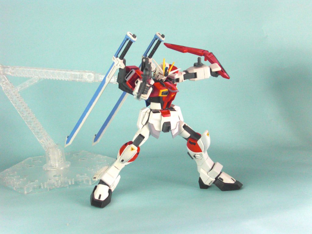 省いているけど分離してチェスト、レッグとも差し変え無しで変形可能
コアスプレンダーは固定式のものが2種付属
ビームエフェクト部分はクリアピンクで別パーツ
股の下にスタンド穴は無し