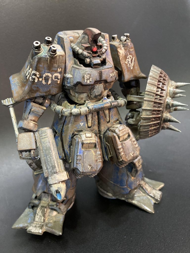 水中「亀」仕様として肩ショルダーとスカートを延長。スカートに合わせて股下からモモも延長。水陸両用に欠かせない脚ヒレを付けました。