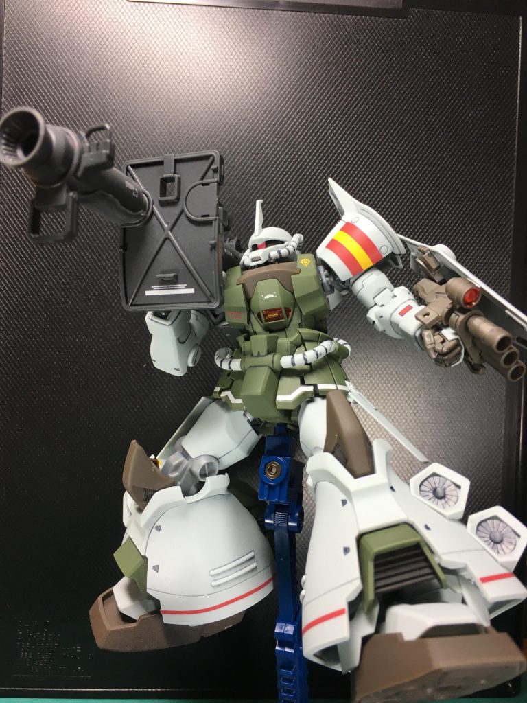 システムウェポン006のラケーテン・バズを使用。グフがバズーカ使ってるイメージは希薄なので、なかなか新鮮。