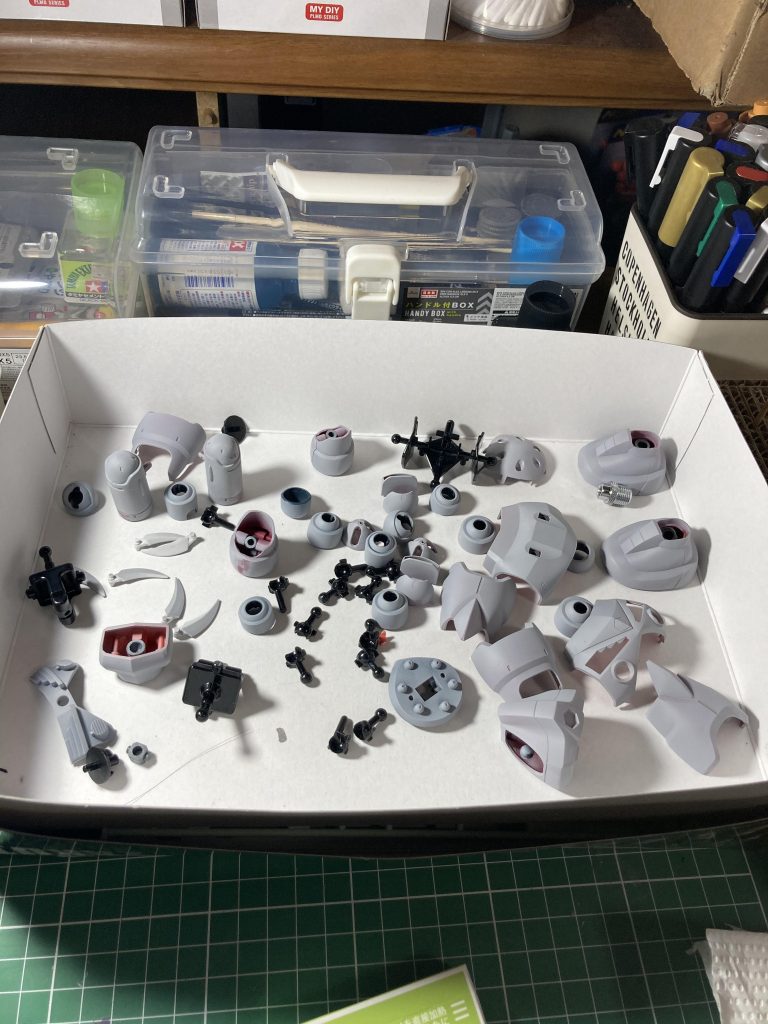 サフェーサーも初めて使いました。