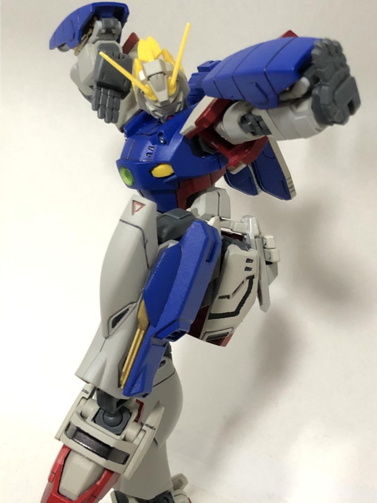 フロントアーマー→サイドアーマー
サイドアーマー→リアアーマーの図
個人的にはひとまず満足
肩周りの調整もしてみたいですね
超級覇王電影弾の構えとか再現してみたいところです
同じく可動域の改修をしたエクシアも見ていただけると嬉しいです!