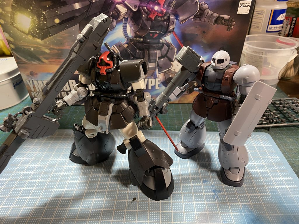 高機動試作型ザクにも使われたドム試作実験機の腰から下をミキシング