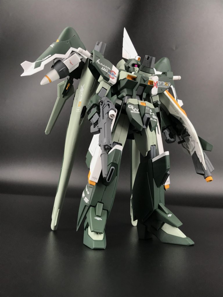 煽り気味の写真
背部のバインダーのおかげでどこから見てもボリュームたっぷり