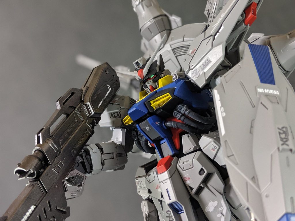 ツインアイは偏光フィニッシュシートを貼りました胴体ケーブル部分はキットそのままです