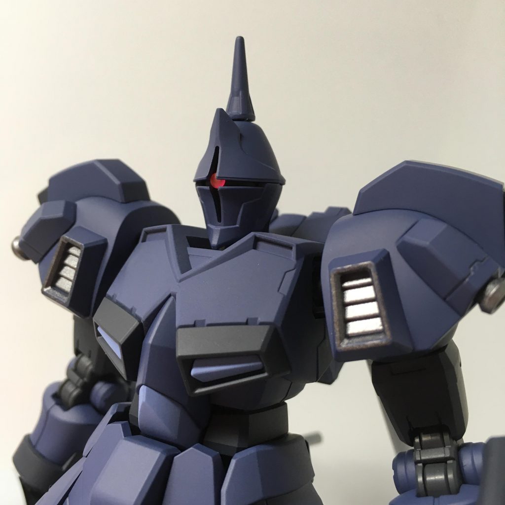 肩正面のダクトは縁だけ筆で塗ったので近いとちょっとムラがあります...