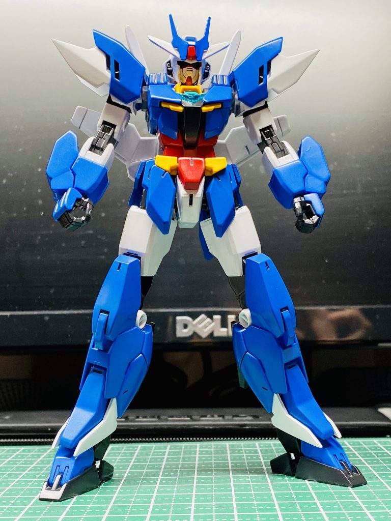 塗装して、トップコート、デカールや、レッドポイント入れる前の塗料の光沢感のまだある時の写真です。