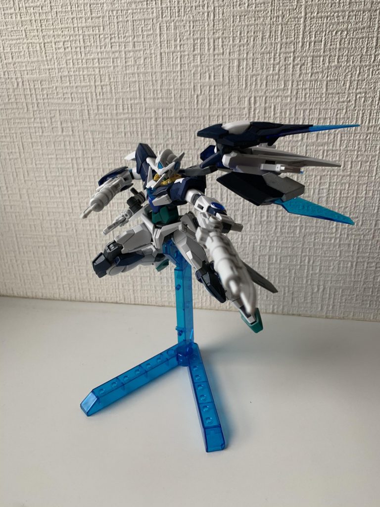 ガンブレードを構えて。やはり二丁拳銃のカッコよさは安定。