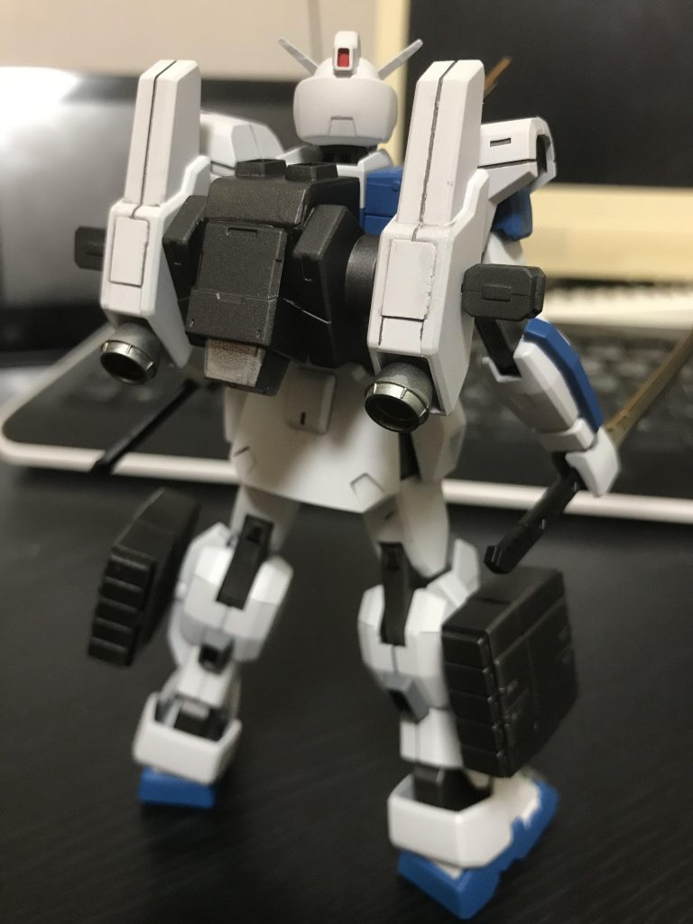 EZ-SRのバックパックを使用。そのまま使っては面白くないのでひっくり返して使用。プラ板で穴埋めを行いバルドパーツのバーニアを追加しました。