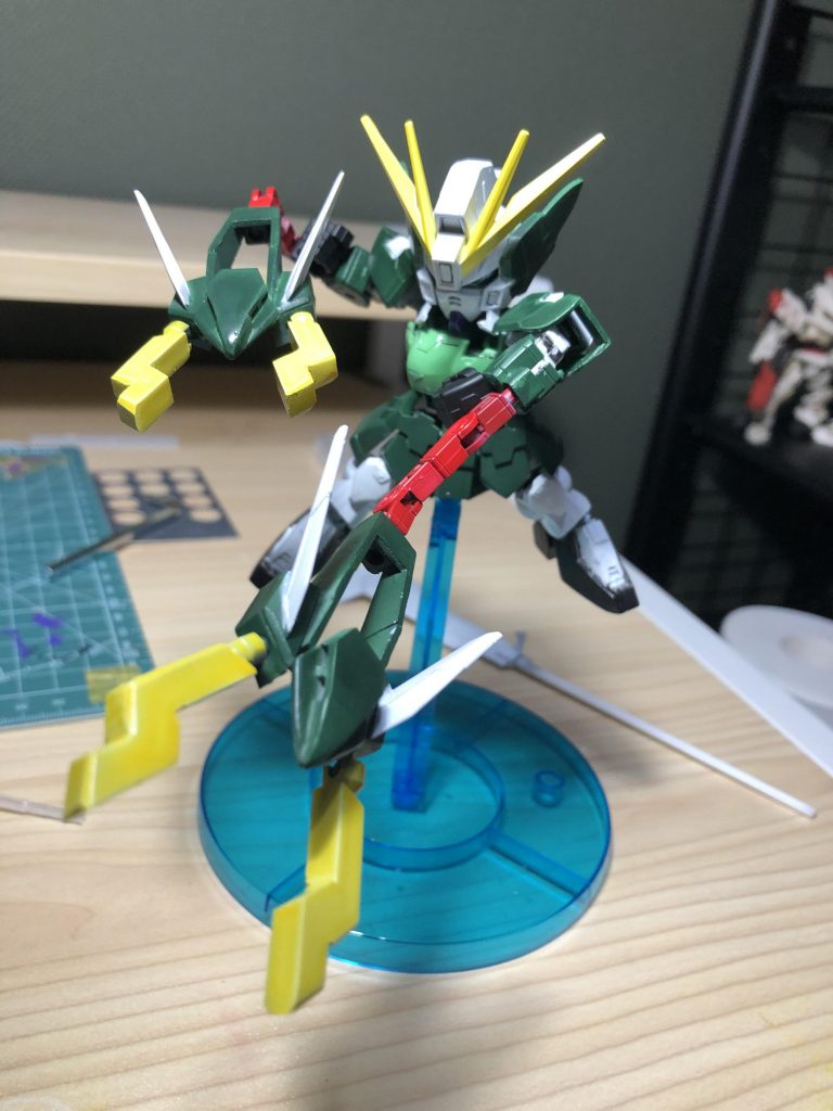 ドラゴンハングは差し替えで展開できます。
HGナタクが入手できなかったので、下手ながらスクラッチしてます。