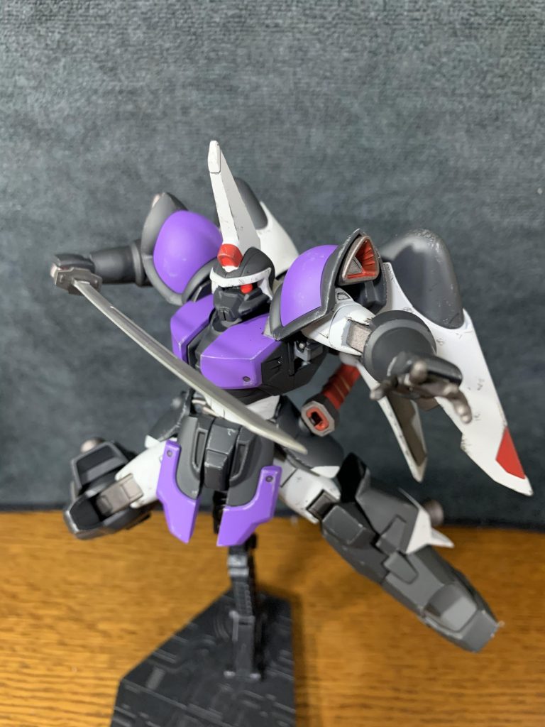 肩の可動域が広がった事で、特徴的な日本刀型の斬機刀もうまく構えることができるようになりました。