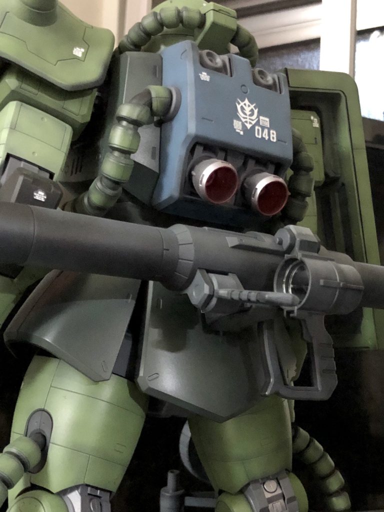 バズーカは腰にマウント可。
バックパック上部のバーニアは塗り忘れました。