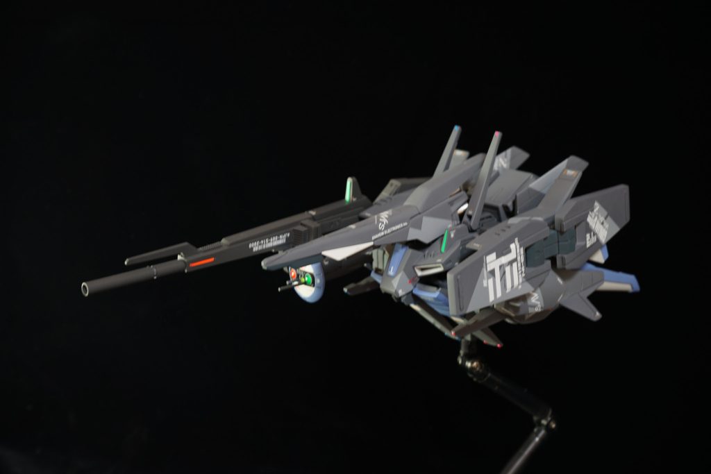 差し替えでウエーブライダー形態に変形します。