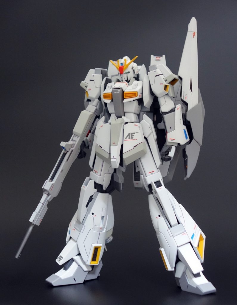 頭部はゼータプラス、胸部は上半分がライトニング・胴体から下は0088です。