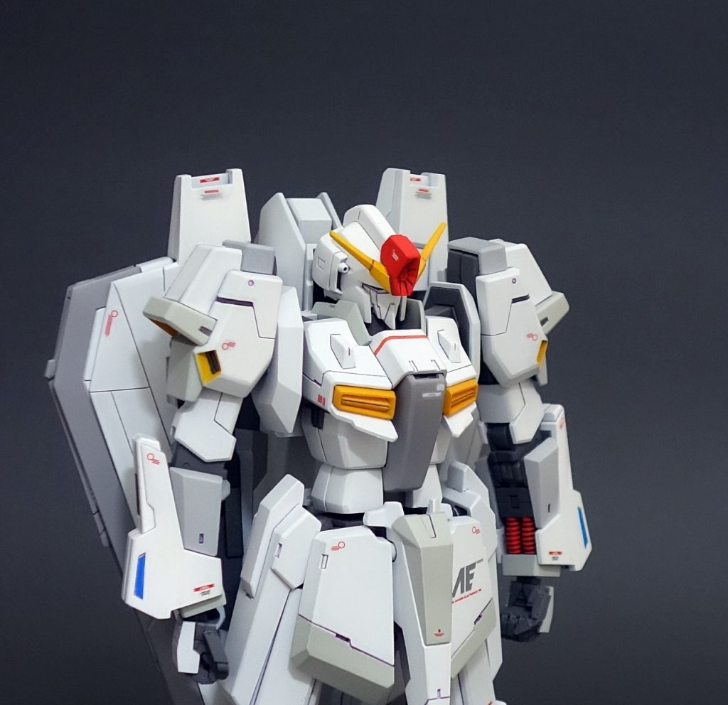 ハイメガキャノン仕様の頭部も作成しました。
ゼータプラスの頭部とダブルゼータの砲口パーツを使用しています。