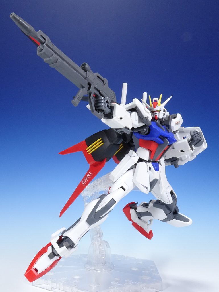 ## エールストライク
種ポーズは基本。
アンテナシャープ化と部分塗装だけ頑張りました。
パーフェクト付属のシールがいい感じ。