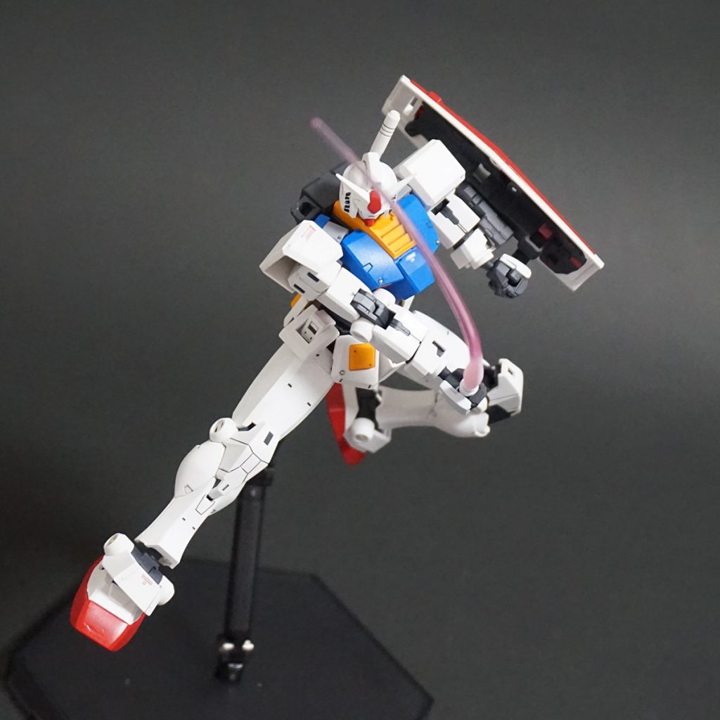 通常のガンダム状態でも似合います。